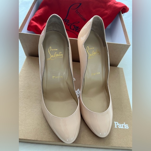 Christian Louboutin Round Toe Pump - Picture 1 of 4
